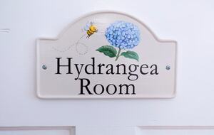 Hydrangea Room- 1 King
