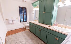 Hydrangea Room Bathroom