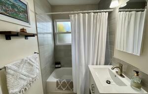 Elegant Family Home Near Berkeley & San Francisco - El Cerrito, California