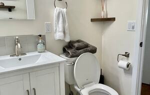 Elegant Family Home Near Berkeley & San Francisco - El Cerrito, California