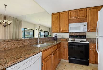 Amazing Oceanview 2BR - Listen to the waves crash and lull you to sleep