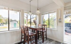 Elegant Wine Country Retreat with Serene Pool - Central Point, Oregon