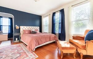 Elegant Wine Country Retreat with Serene Pool - Central Point, Oregon