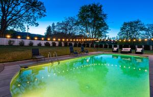 Elegant Wine Country Retreat with Serene Pool - Central Point, Oregon