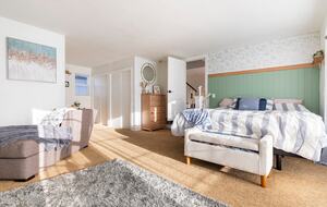 Elegant Wine Country Retreat with Serene Pool - Central Point, Oregon