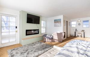 Elegant Wine Country Retreat with Serene Pool - Central Point, Oregon