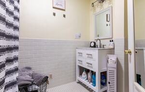 Elegant Wine Country Retreat with Serene Pool - Central Point, Oregon