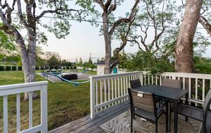 Elegant Wine Country Retreat with Serene Pool - Central Point, Oregon
