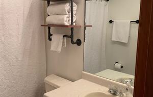 Serene Lakefront Retreat on Norris Lake - La Follette, Tennessee