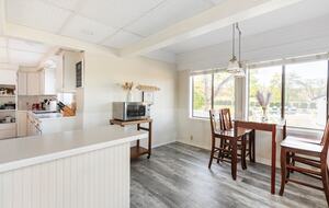 Elegant Wine Country Retreat with Serene Pool - Central Point, Oregon