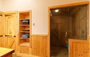 Breakaway Haven | Mountain Comfort Meets Ski-In Access - Carrabassett Valley, Maine