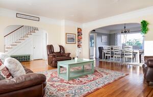 Elegant Wine Country Retreat with Serene Pool - Central Point, Oregon