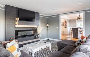 Elegant Wine Country Retreat with Serene Pool - Central Point, Oregon