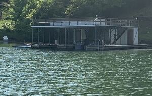 Serene Lakefront Retreat on Norris Lake - La Follette, Tennessee