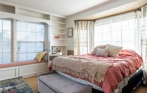 Elegant Wine Country Retreat with Serene Pool - Central Point, Oregon