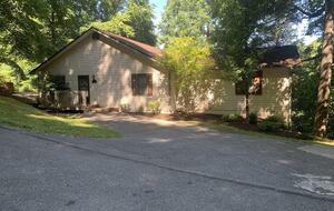 Serene Lakefront Retreat on Norris Lake - La Follette, Tennessee