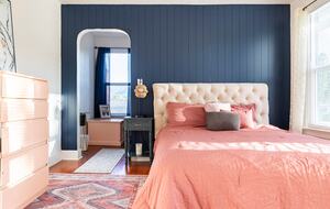 Elegant Wine Country Retreat with Serene Pool - Central Point, Oregon