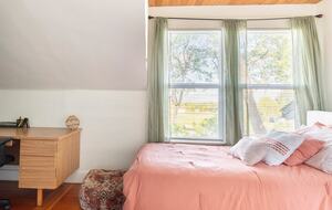 Elegant Wine Country Retreat with Serene Pool - Central Point, Oregon