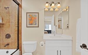 Pacific Beach Condo - 3 Bed & 3 Bath - San Diego, California