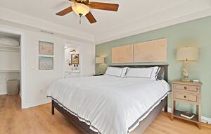 Pacific Beach Condo - 3 Bed & 3 Bath - San Diego, California