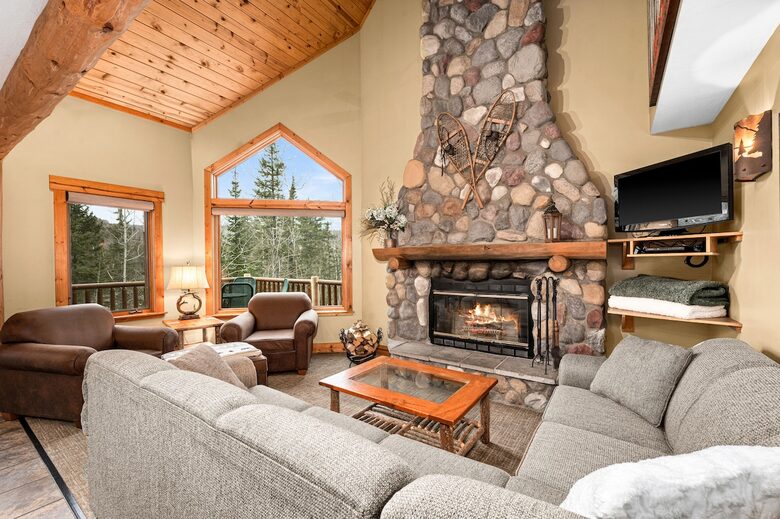 North Shore Escape with Moose Mountain Views - Lutsen, Minnesota