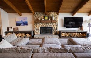 Sophisticated Lake House with Scenic Vistas and Spacious Design - Grand Lake, Colorado