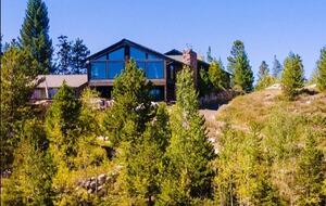 Sophisticated Lake House with Scenic Vistas and Spacious Design - Grand Lake, Colorado