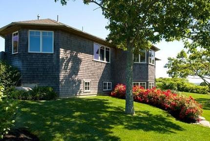 Hill House on exclusive Martha's Vineyard Island - Aquinnah, Massachusetts