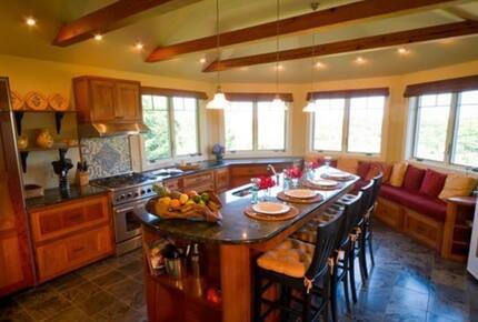 Hill House on exclusive Martha's Vineyard Island - Aquinnah, Massachusetts