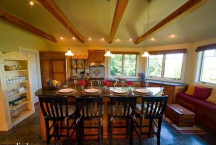 Hill House on exclusive Martha's Vineyard Island - Aquinnah, Massachusetts