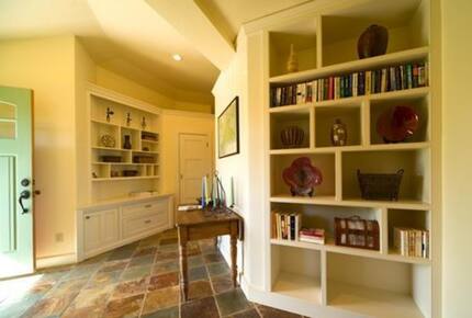 Hill House on exclusive Martha's Vineyard Island - Aquinnah, Massachusetts