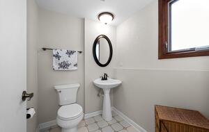 Charming Naperville Haven Near Downtown - Naperville, Illinois