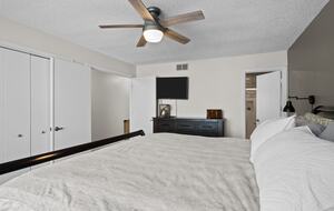 Charming Naperville Haven Near Downtown - Naperville, Illinois