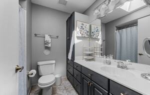 Charming Naperville Haven Near Downtown - Naperville, Illinois