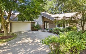 Charming Naperville Haven Near Downtown - Naperville, Illinois