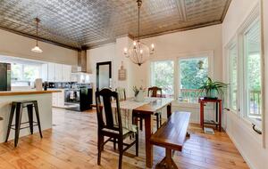 Modern Comfort Meets Vintage Charm in Oregon Wine Country - Newberg, Oregon