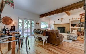 Modern Comfort Meets Vintage Charm in Oregon Wine Country - Newberg, Oregon