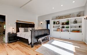 Modern Comfort Meets Vintage Charm in Oregon Wine Country - Newberg, Oregon