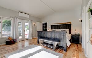 Modern Comfort Meets Vintage Charm in Oregon Wine Country - Newberg, Oregon