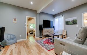 Modern Comfort Meets Vintage Charm in Oregon Wine Country - Newberg, Oregon