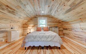 Modern Comfort Meets Vintage Charm in Oregon Wine Country - Newberg, Oregon