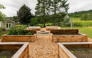 Modern Comfort Meets Vintage Charm in Oregon Wine Country - Newberg, Oregon