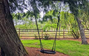 Modern Comfort Meets Vintage Charm in Oregon Wine Country - Newberg, Oregon