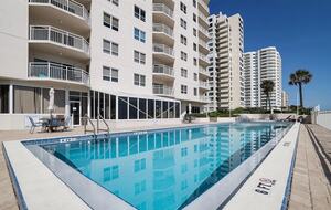 Cozy Oceanfront Escape in Daytona Beach Shores - Daytona Beach Shores, Florida