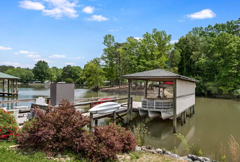 Panoramic Lake Wylie Escape with Private Pool & Dock - Rock Hill, South Carolina