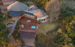 Private Residence Collection | Cayley Mountain Estate - Five Bedroom Manor with Splash Pool - Central Drakensberg, South Africa