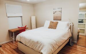 Bright & Stylish Apartment in a Walkable Neighborhood - Charleston, South Carolina