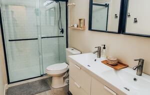 Bright & Stylish Apartment in a Walkable Neighborhood - Charleston, South Carolina