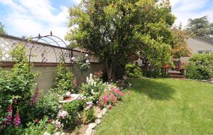 English Cottage Elegance with Mountain Views - Pasadena, California