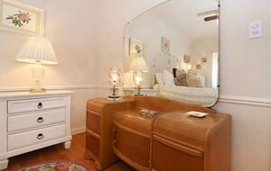 English Cottage Elegance with Mountain Views - Pasadena, California